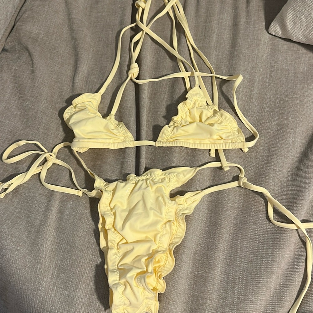 437 bikini (butter yellow)
